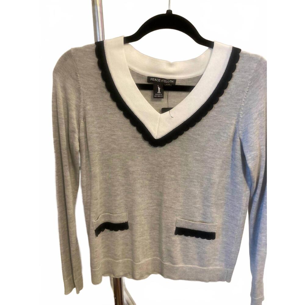 NEW PIECE OF CLOTH women's v neck sweater in metal with whtie and black